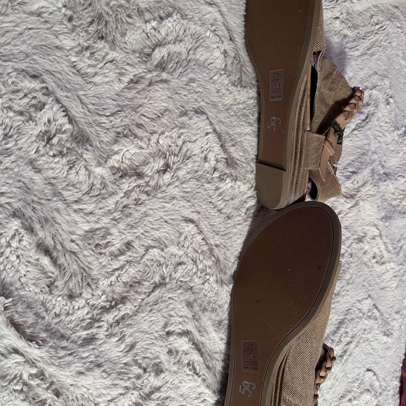 Women’s BlowFish sandals - Picture 5 of 5